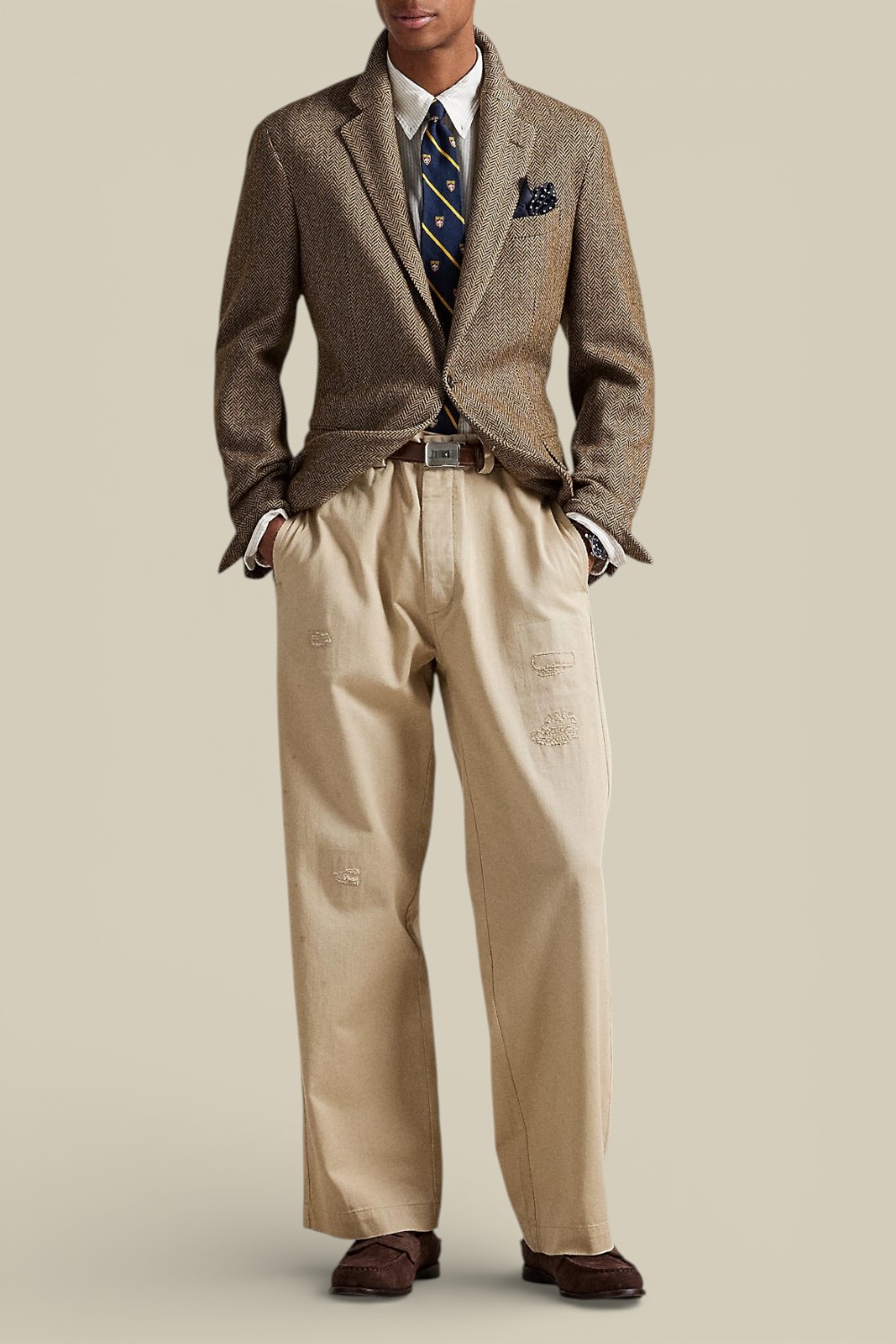 תמונת כל הלוק של חולצת כפתורים פסים